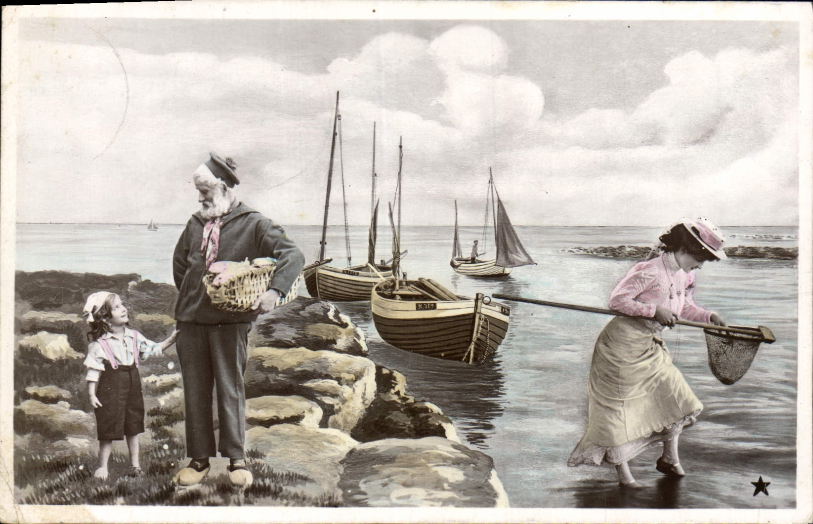 CPA Fantaisie Femme Pecheur Bateaux Enfant