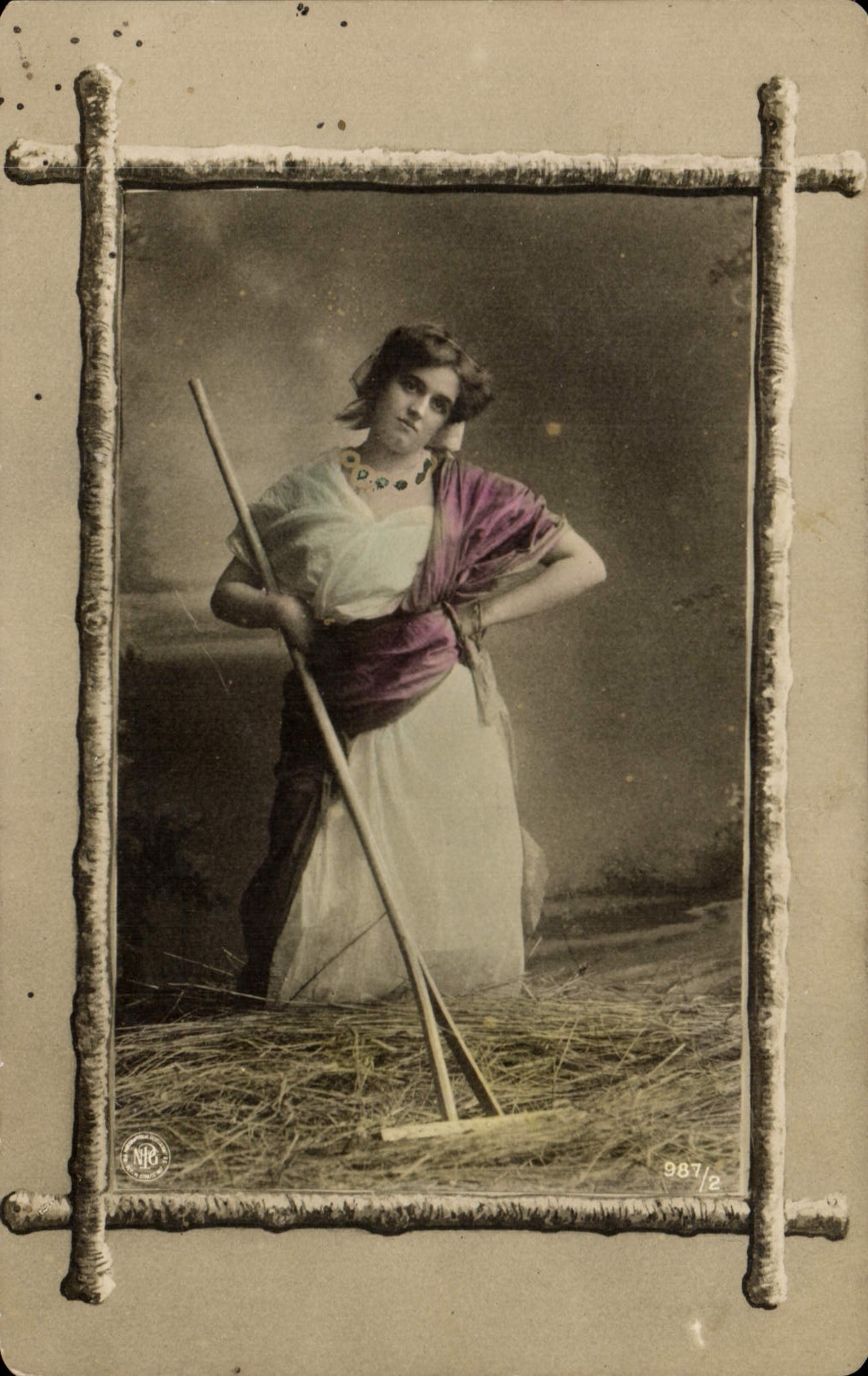 CPA Fantaisie Femme Paysanne