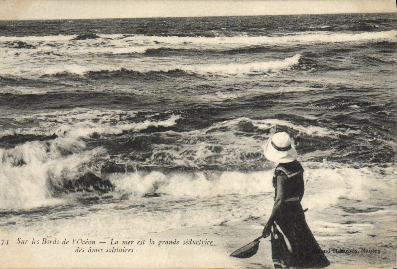 CPA Sur les bords de l'ocean LFemme