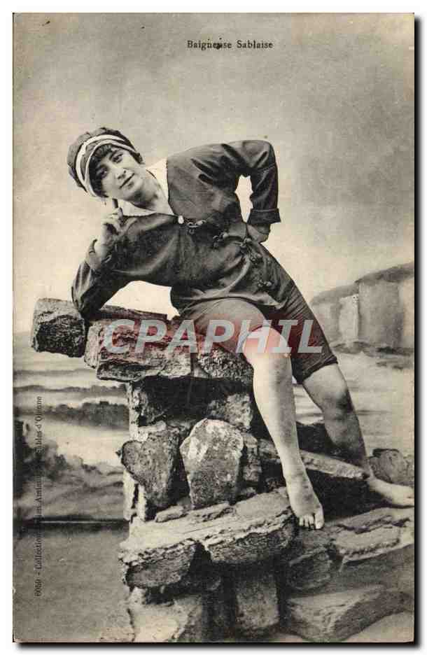 Baignéaise Sablaise — femme en tenue de bain sur rochers — éditeur : Collection Albert-Antoine, Sablais-d'Quinorm