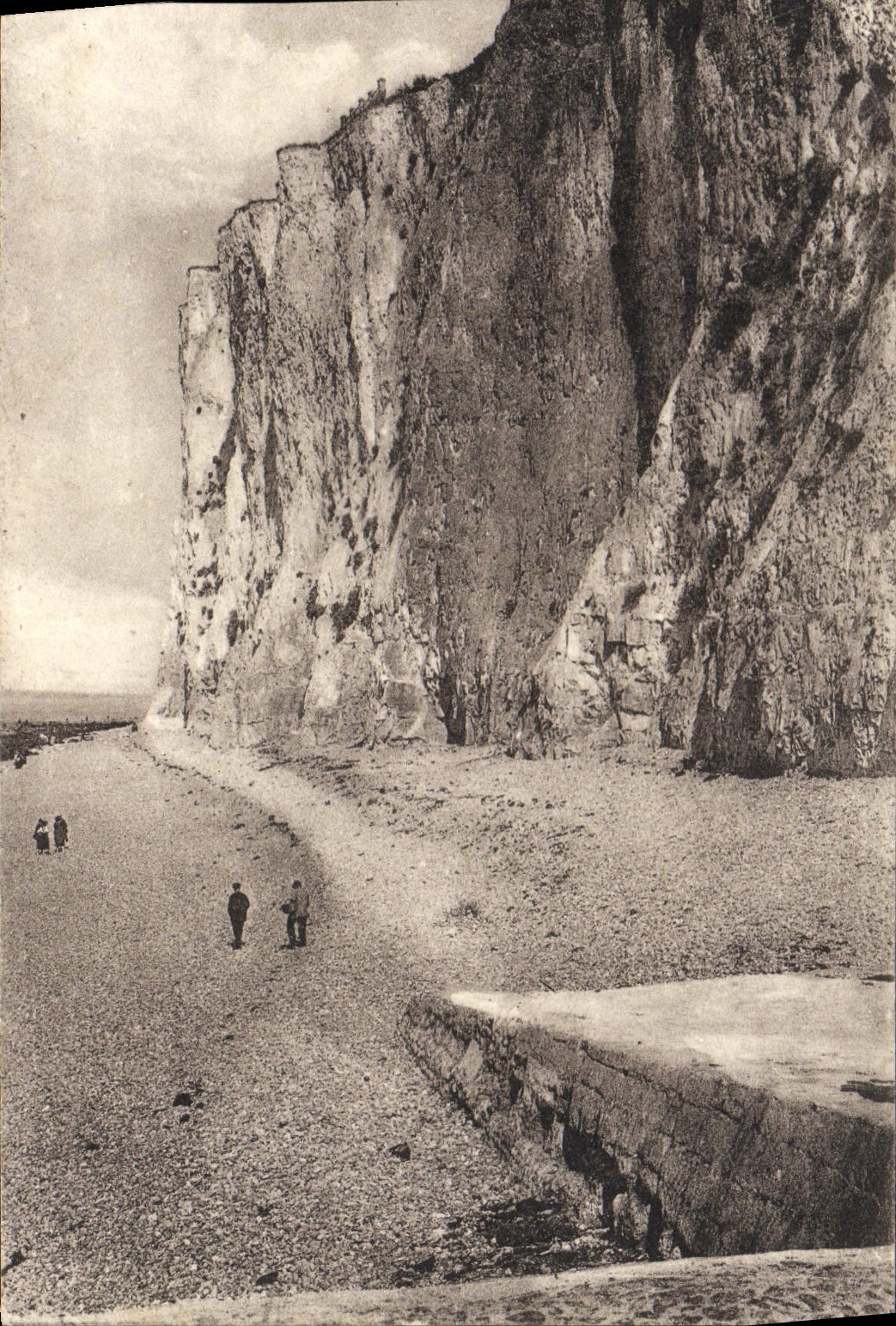 Falaise de Étretat — vue panoramique — CPAPHIL
