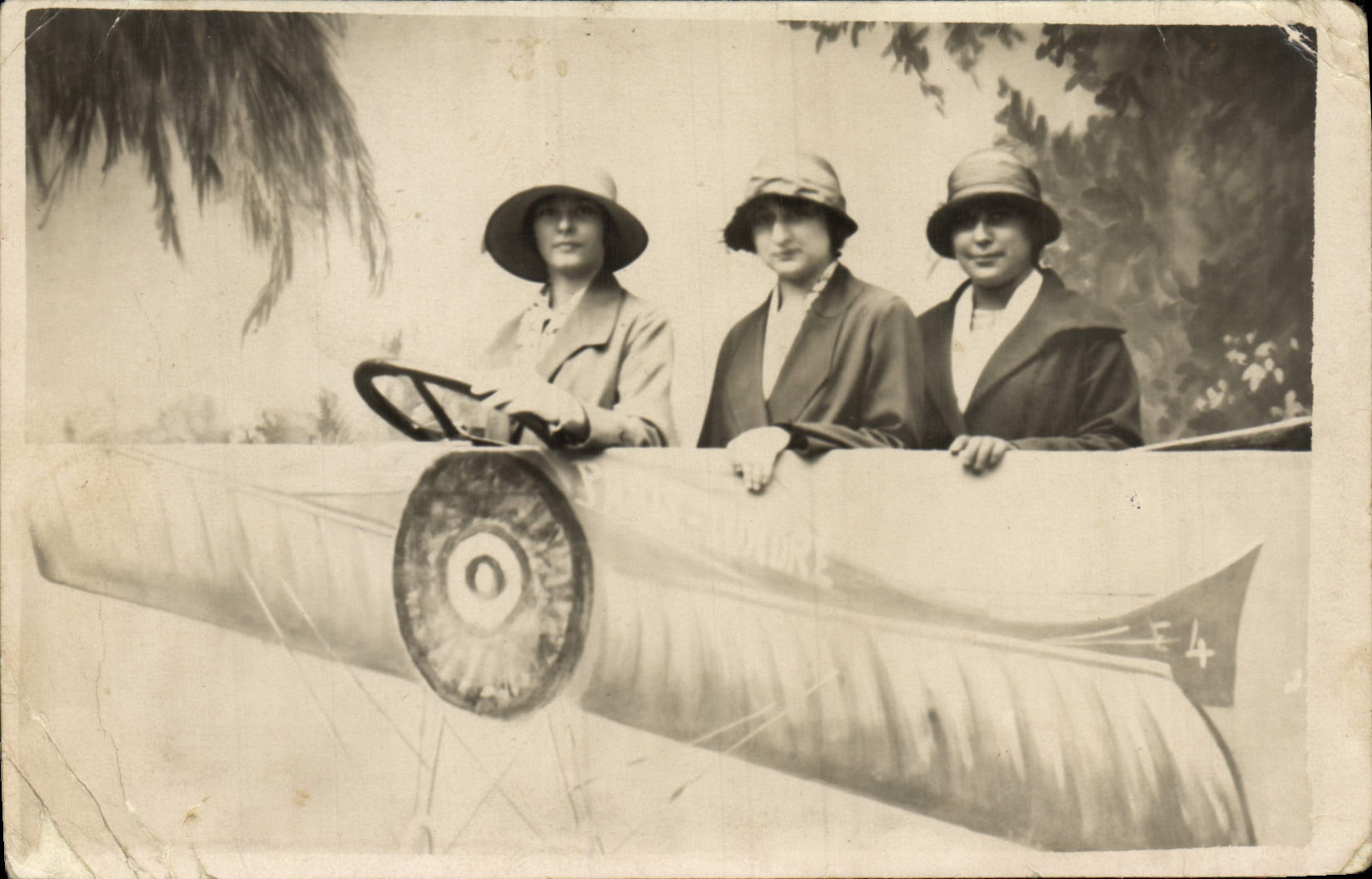CARTE PHOTO Henriette Gueraud