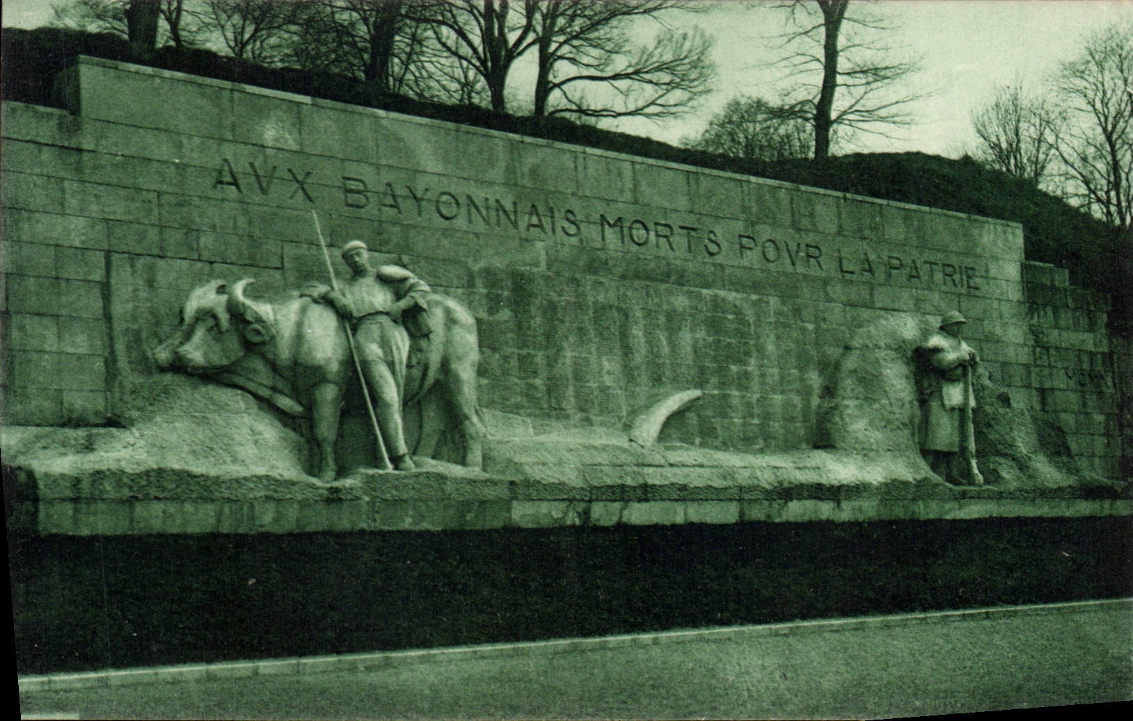 Monument aux Bayonnais morts pour la Patrie — Bayonne — Phototypie Marcel Dalbou, Bardeaux