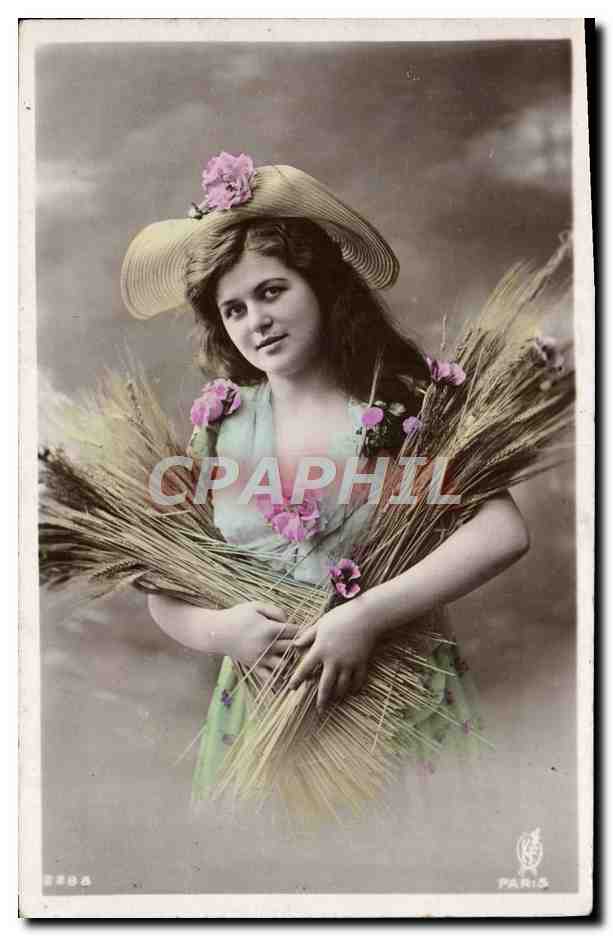 Joven mujer con sombrero de paja y vestido floreado — París — editor París 5