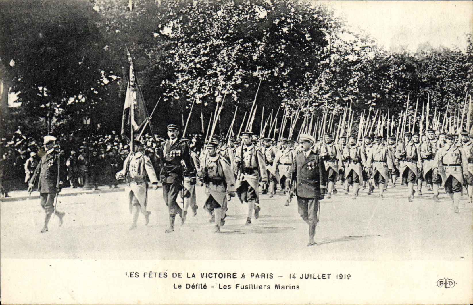 Les Fêtes de la Victoire à Paris — Le Défilé — Les Fusiliers Marins — Éditeur EID