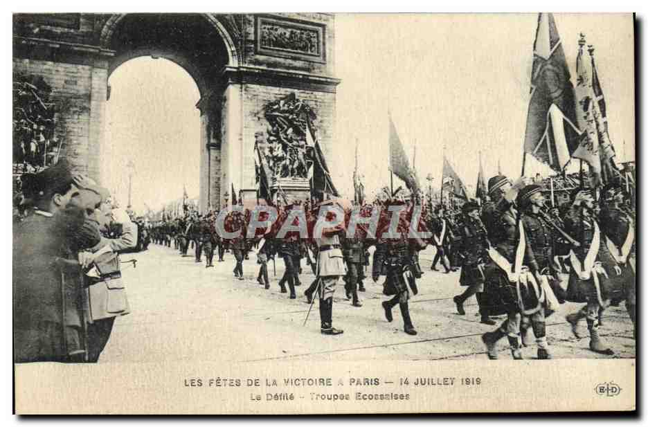CPA Paris Les Fetes De La Victoire 14 juillet 1919 Le defile Troupes ecossaises Militaria