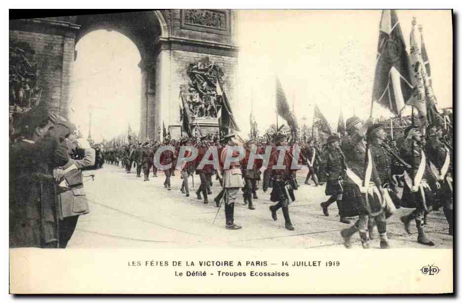 CPA Paris Les Fetes De La Victoire 14 juillet 1919 Le defile Troupes ecossaises Militaria