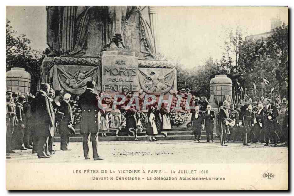 Fêtes de la Victoire à Paris — 14 juillet 1919 — Devant le Cénotaphe — La délégation Alsacienne-Lorraine — Éditeur BID
