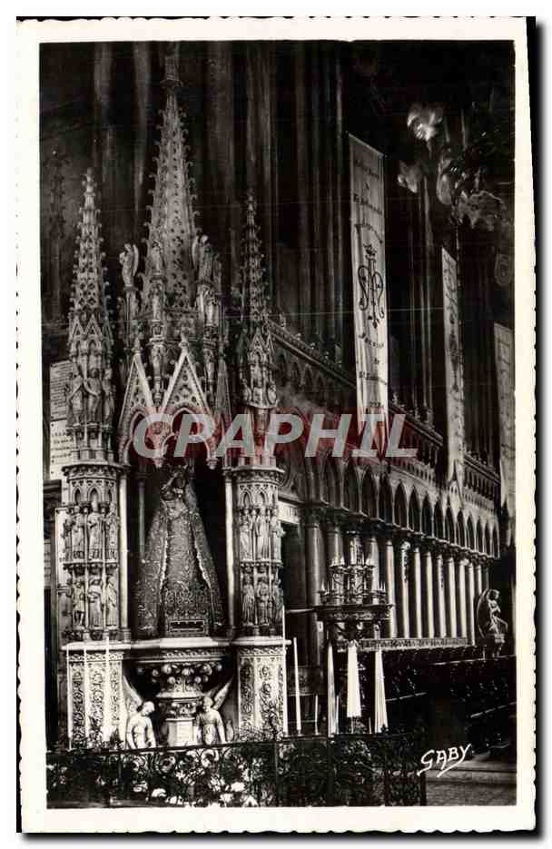 CPA La Delivrande de la Basilique La Vierge noire