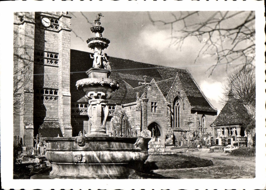 CPM St Jean Du Doigt Fontaine Renaissance