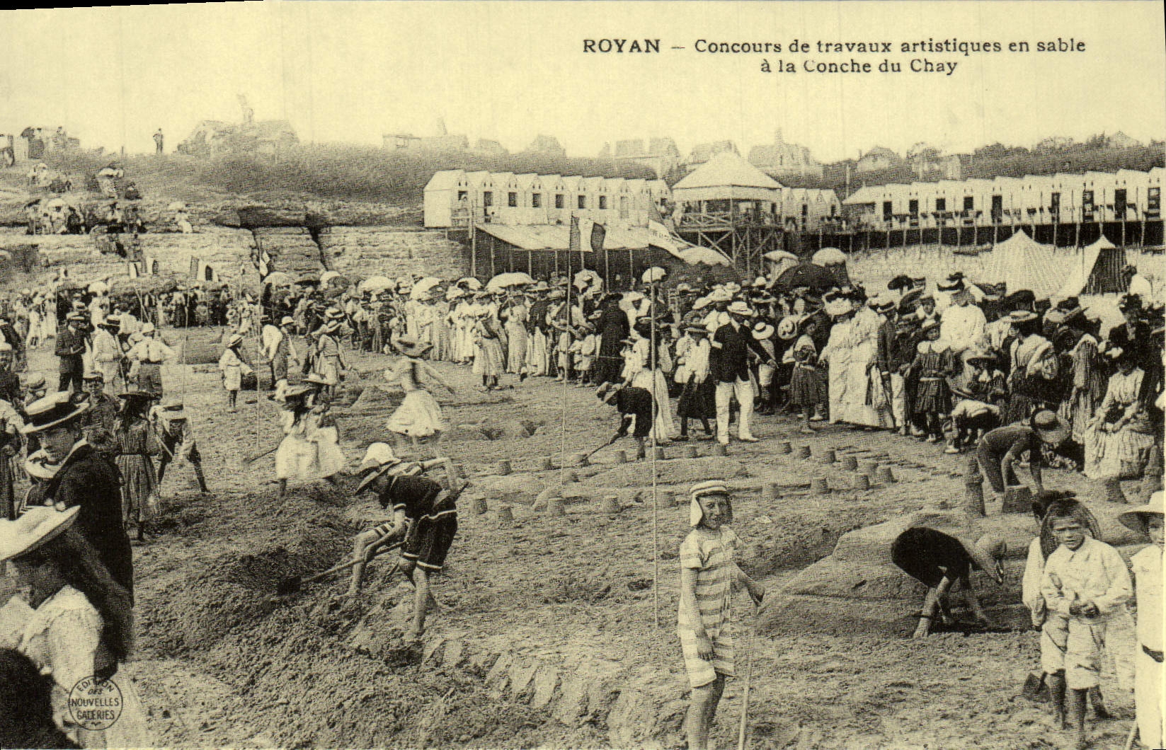 REPRO Royan Concours De Travaux Artistiques En Sable A La Conche Du Chay