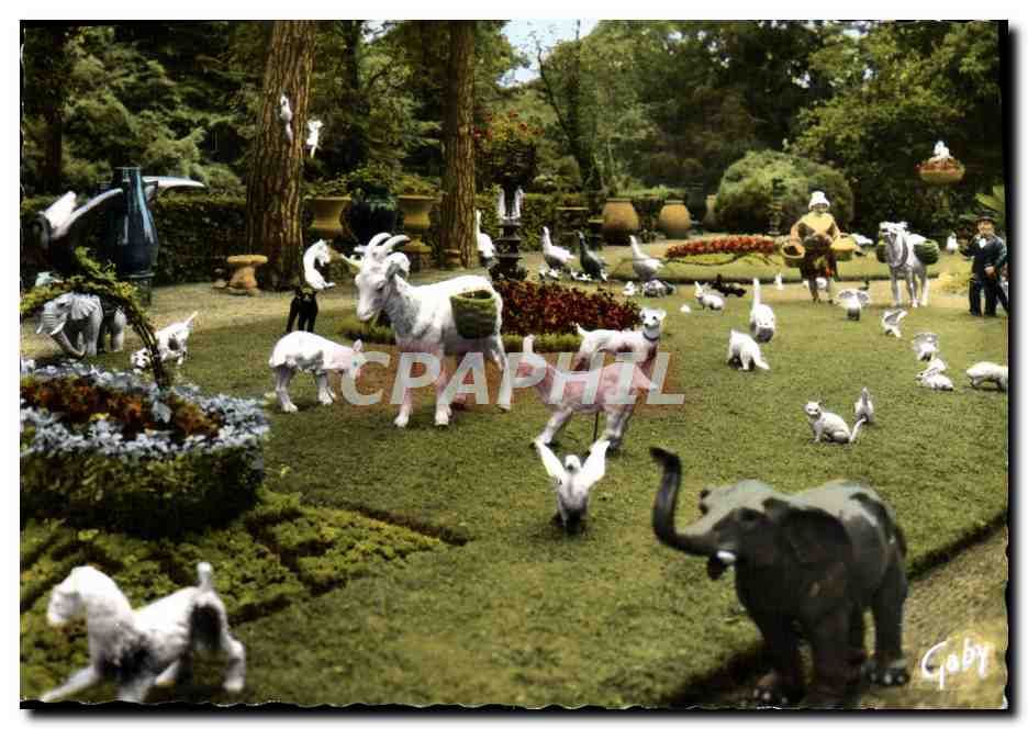 Jardin décoré de statues d'animaux — Mesnil-de-Bavent (Calvados) — Éditions Gaby