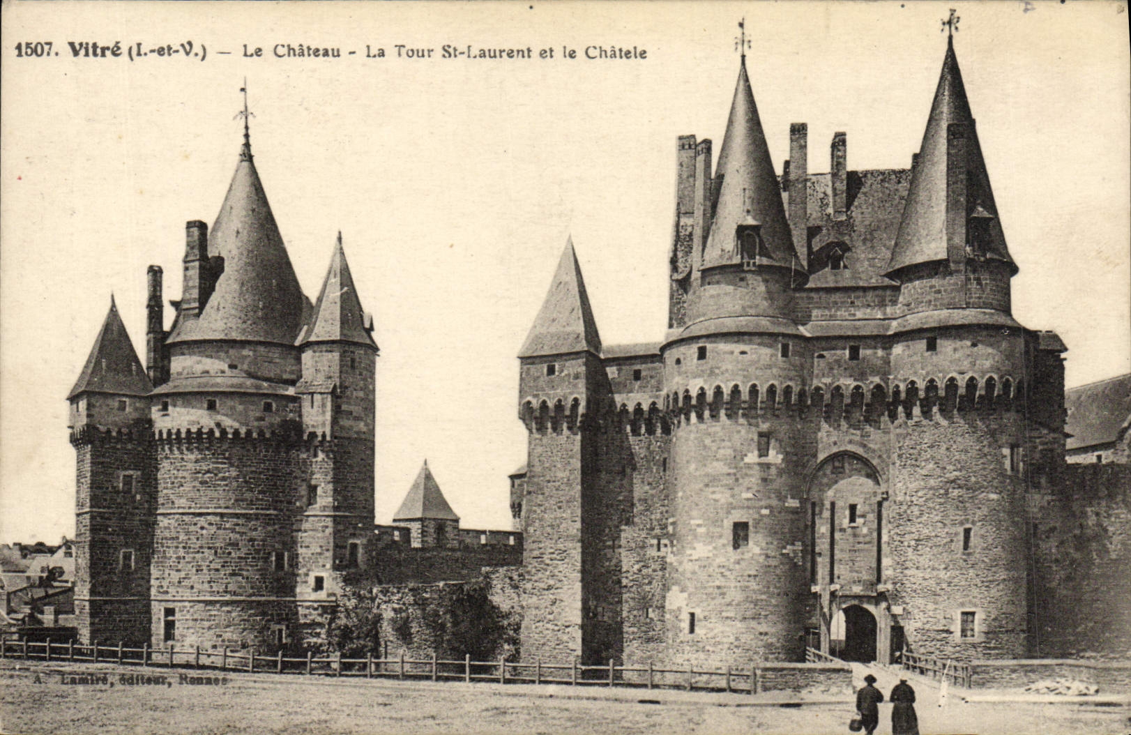 Vitré (Il-et-V.) — Le Château — La Tour St-Laurent et le Châtelet — Lambré, éditeur, Rennes