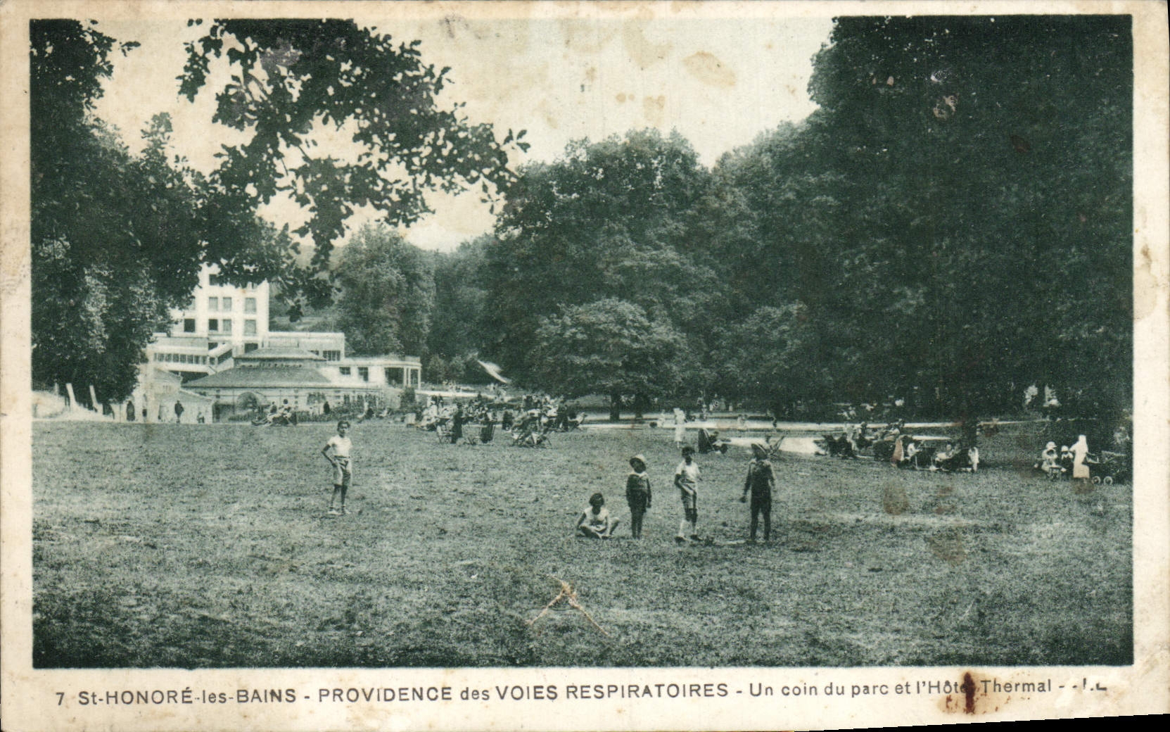 CPA St Honore les Bains Providence des Voies Respiratoires Un coin du parc et l'hotel thermal
