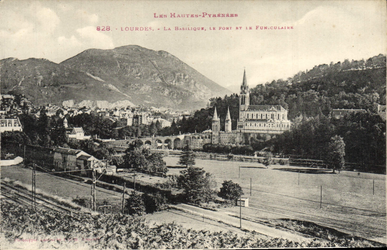 CPA Lourdes La basilique Le fort et le funiculaire