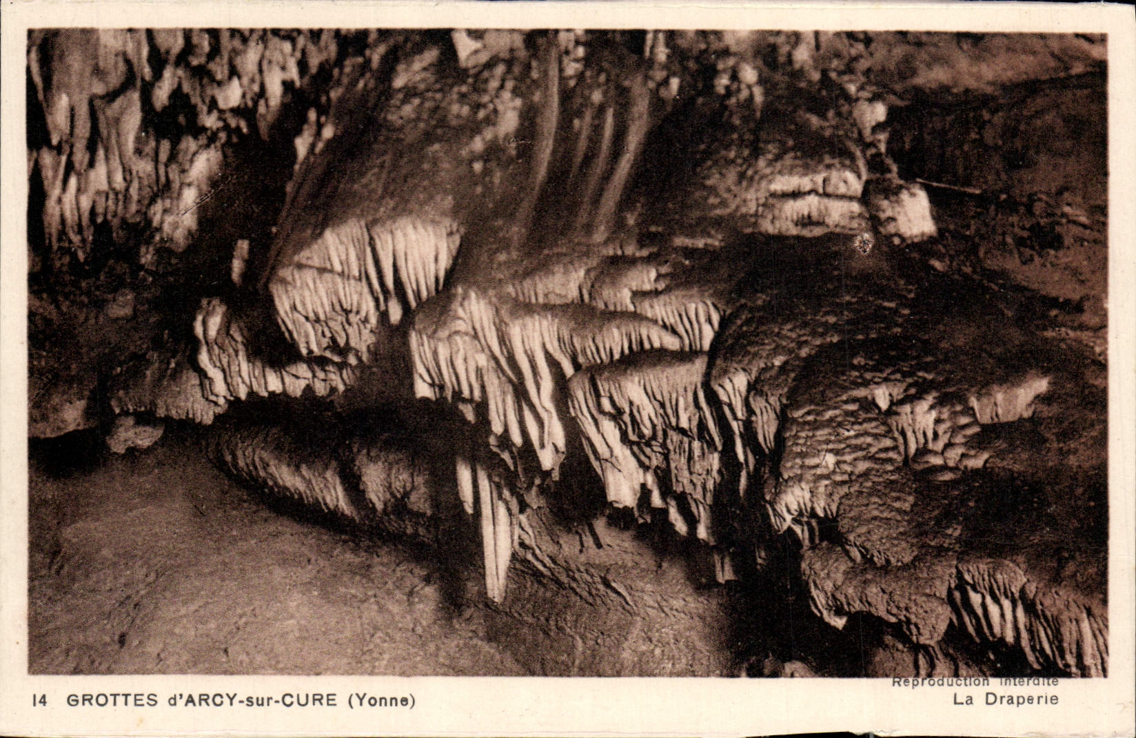 Grottes d'Arcy-sur-Cure (Yonne) — Reproduction interdite — La Draperie