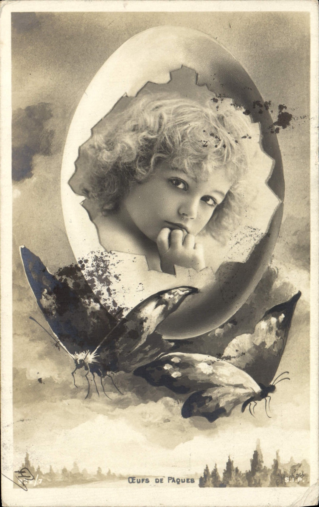 CPA Oeufs De Paques Enfant Papillons