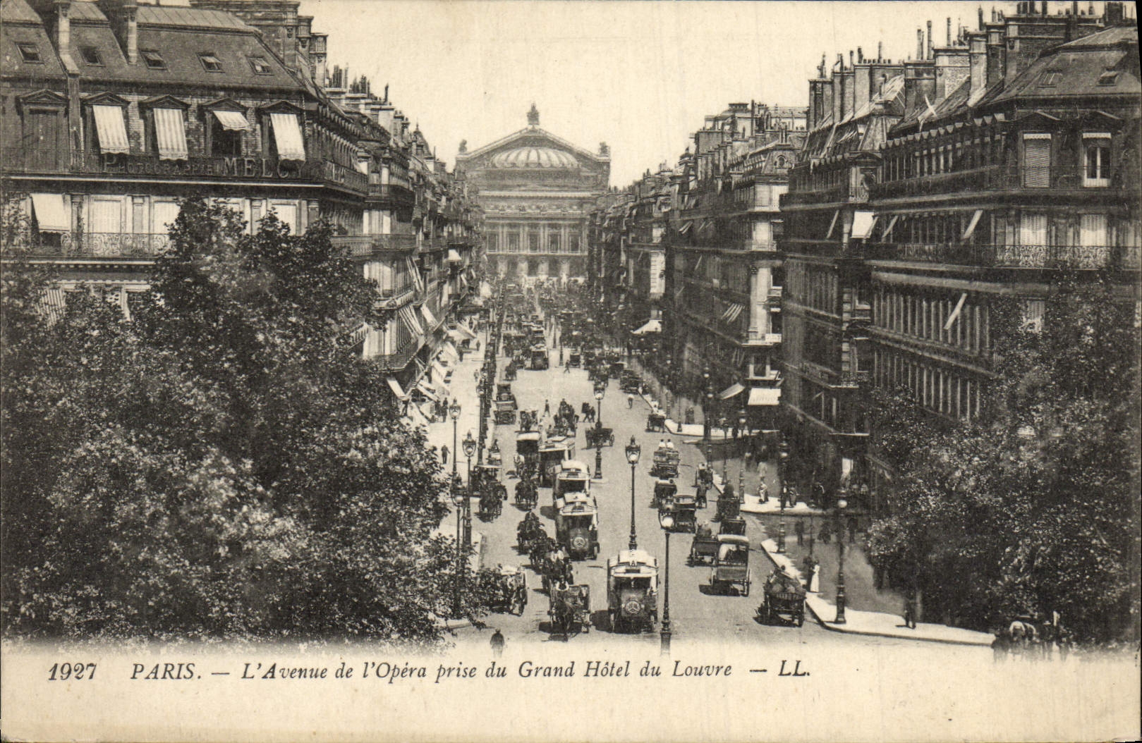 CPA Paris L'Avenue de I'Opera prise du Grand Hotel du Louvre