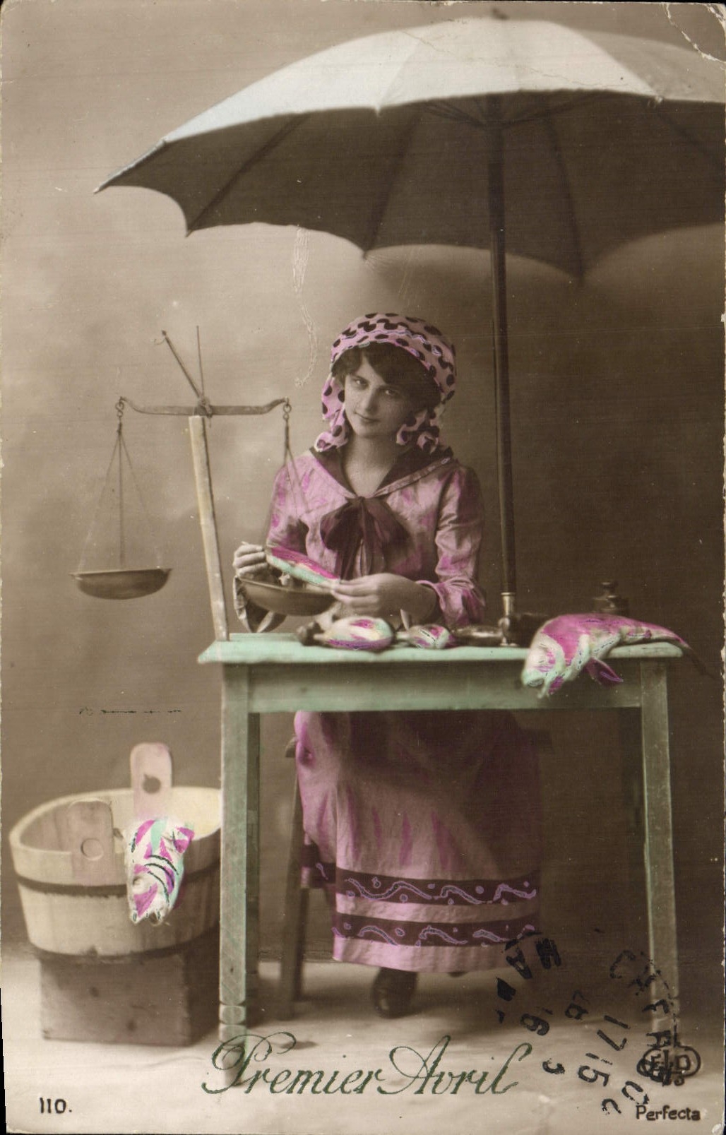 CPA Fantaisie Femme Premier Avril Poisson
