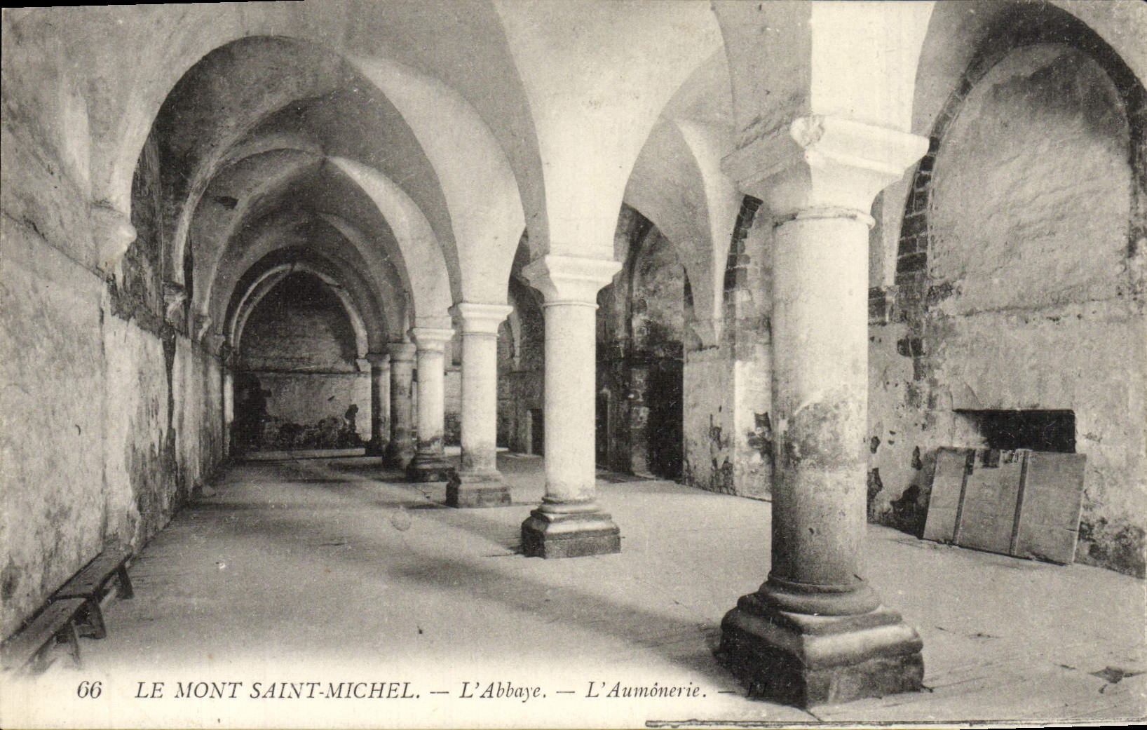 CPA Le Mont Saint Michel L'Abbaye L'aumonerie