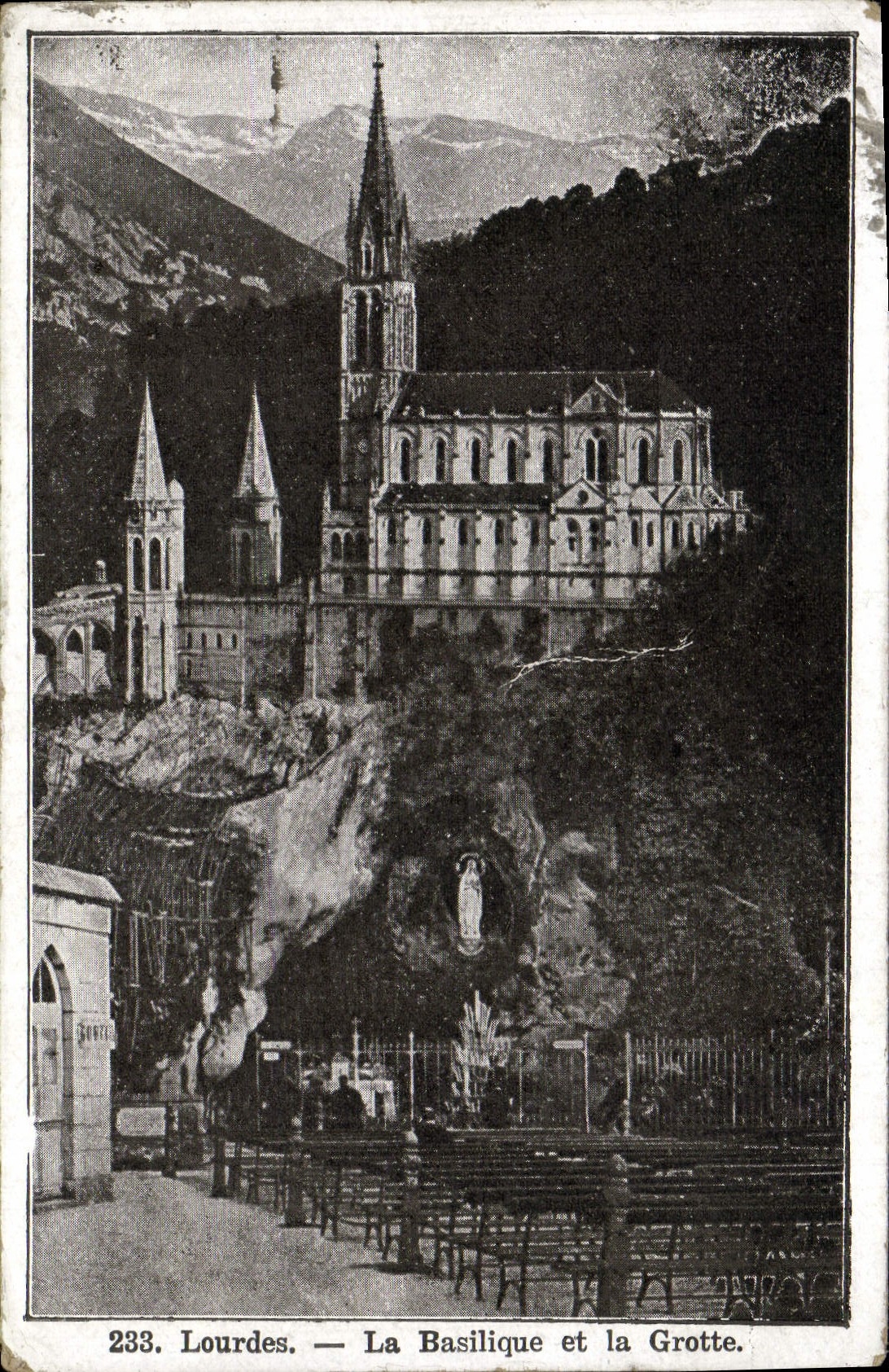 CPA Lourdes La Basilique et la Grotte
