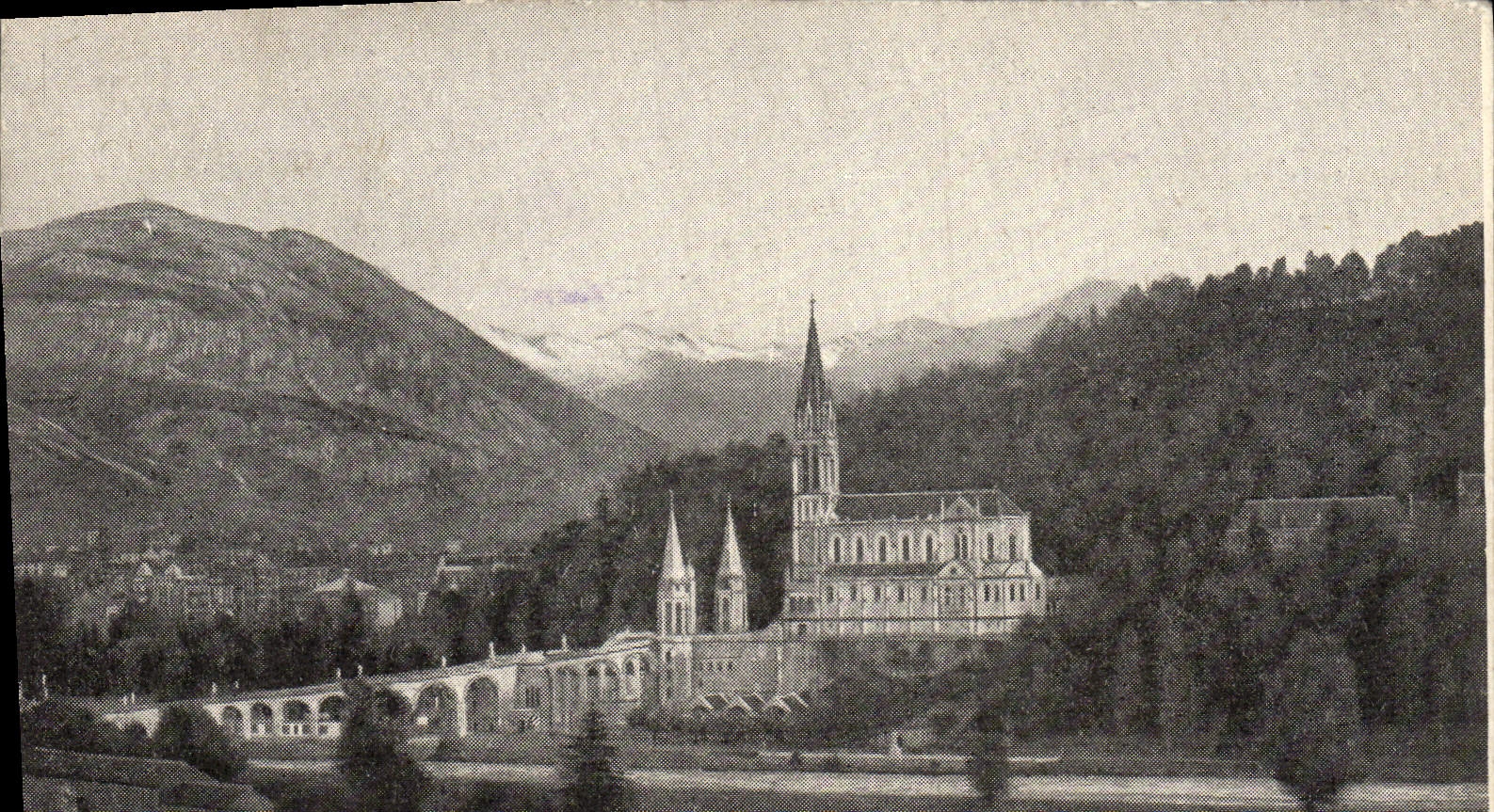 CPA Lourdes La Basilique