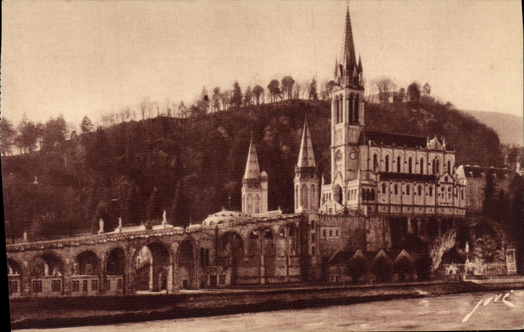 CPA Lourdes La Basilique