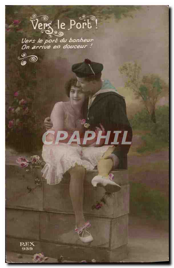 CPA Vers le Port Femme Marin