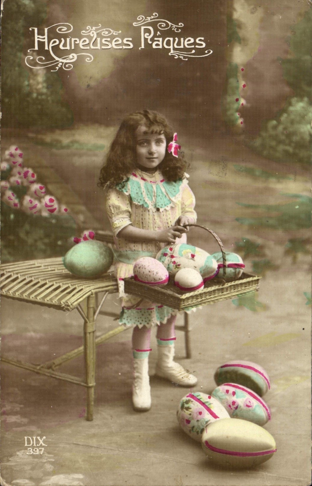 CPA Fantaisie Enfant Heureuses Paques