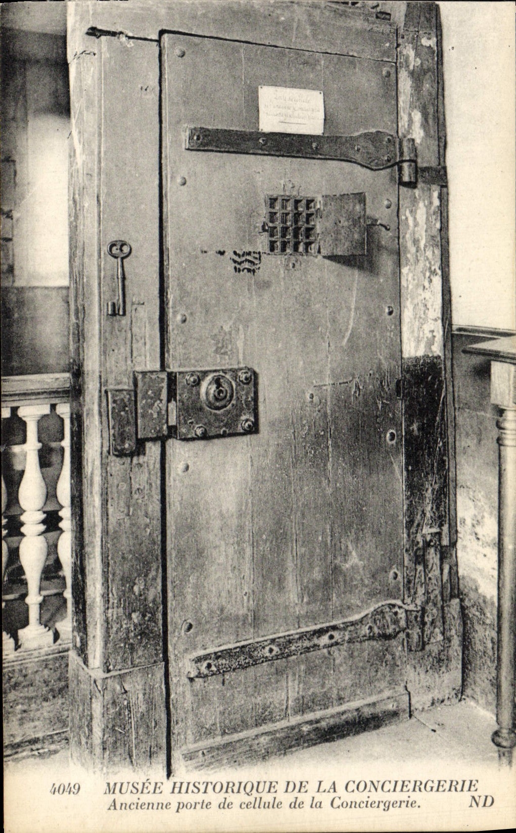 CPA Paris Musee de la Conciergerie Ancienne porte de cellule 