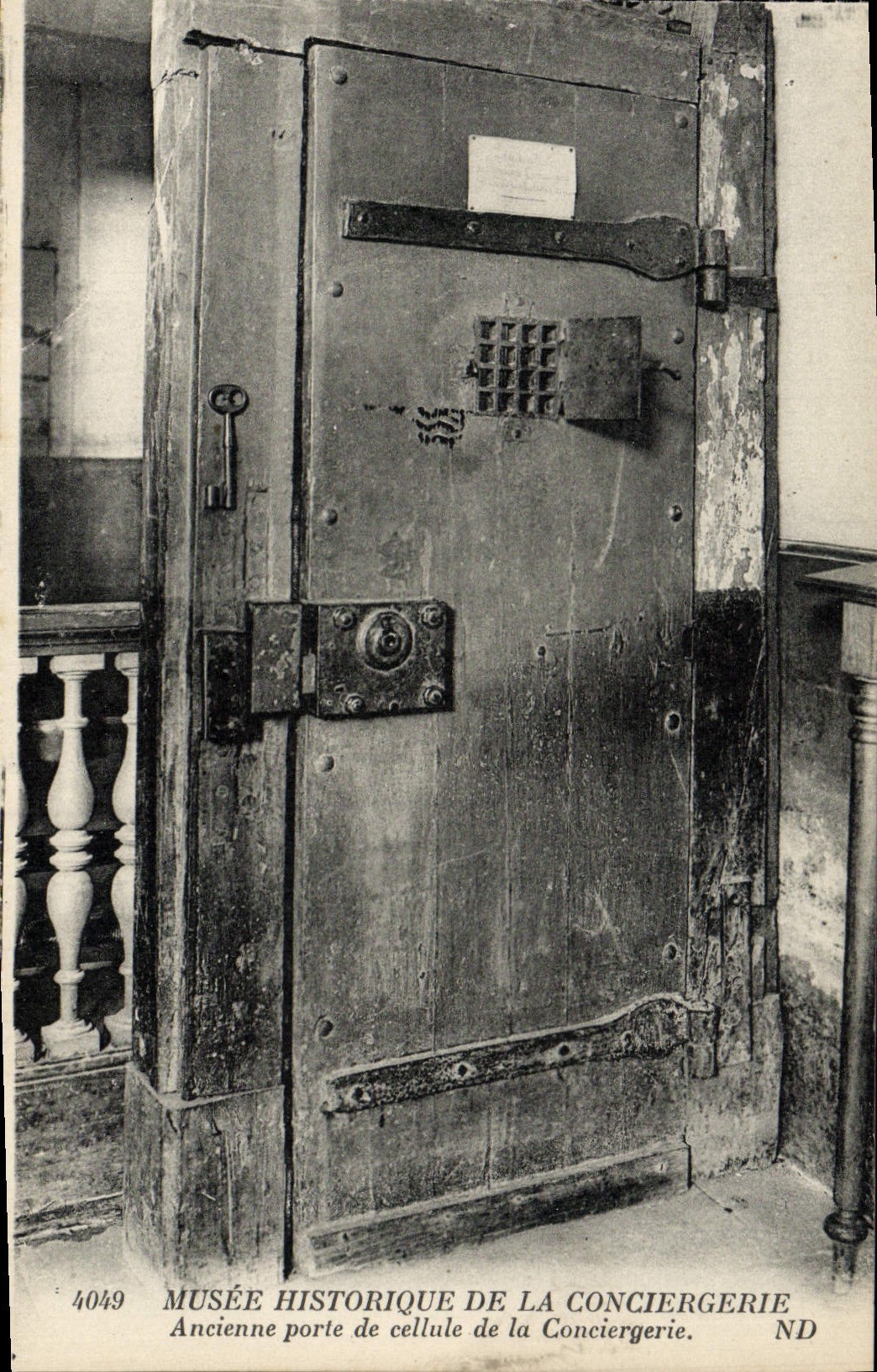 CPA Paris Musee de la Conciergerie Ancienne porte de cellule 