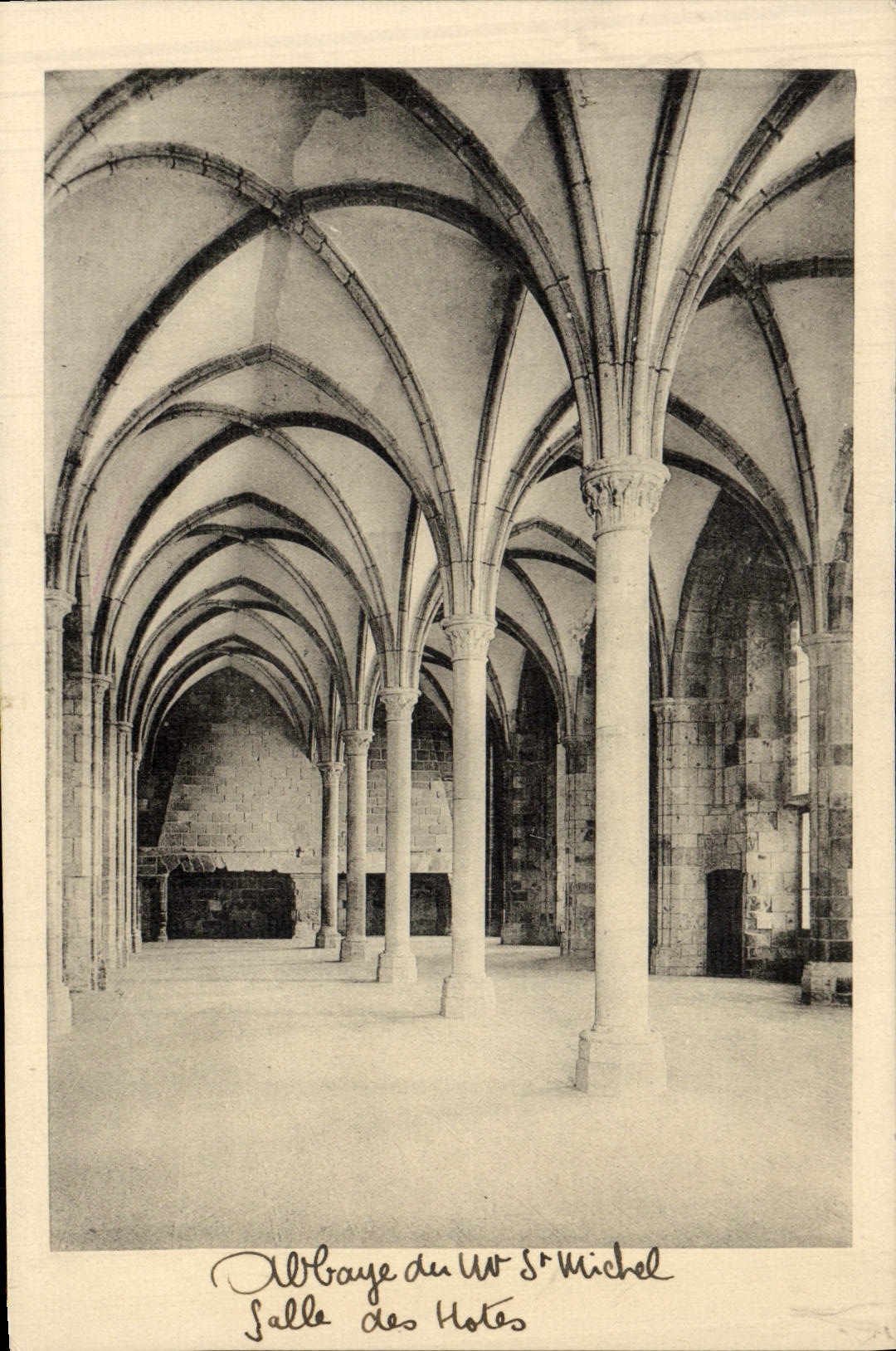 Abbaye du Mont Saint-Michel — Salle des Hôtes — Édition des Monuments Historiques, Paris