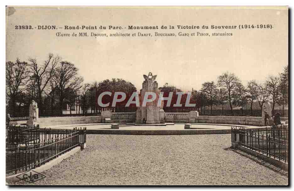 CPA Dijon Rond Point du Parc Monument de la Victoire du Souvenir Militaria
