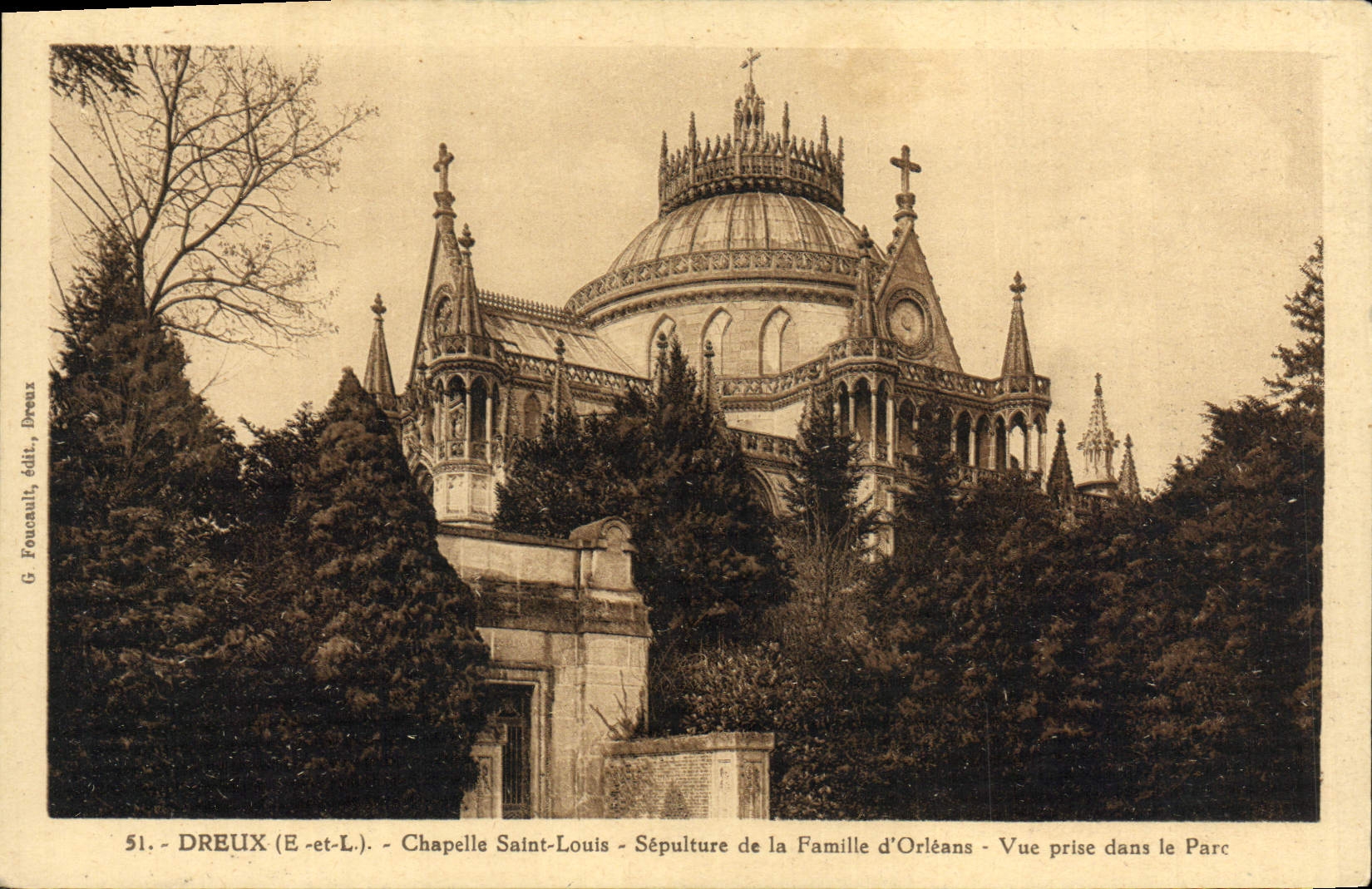 Dreux (E-et-L) - Chapelle Saint-Louis - Sépulture de la Famille d'Orléans - Vue prise dans le Parc