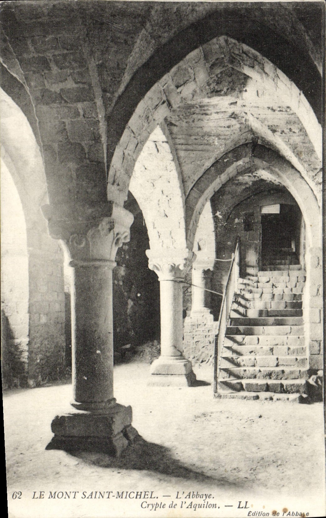 CPA Le Mont Saint Michel L'Abbaye Crypte de l'Aquilon