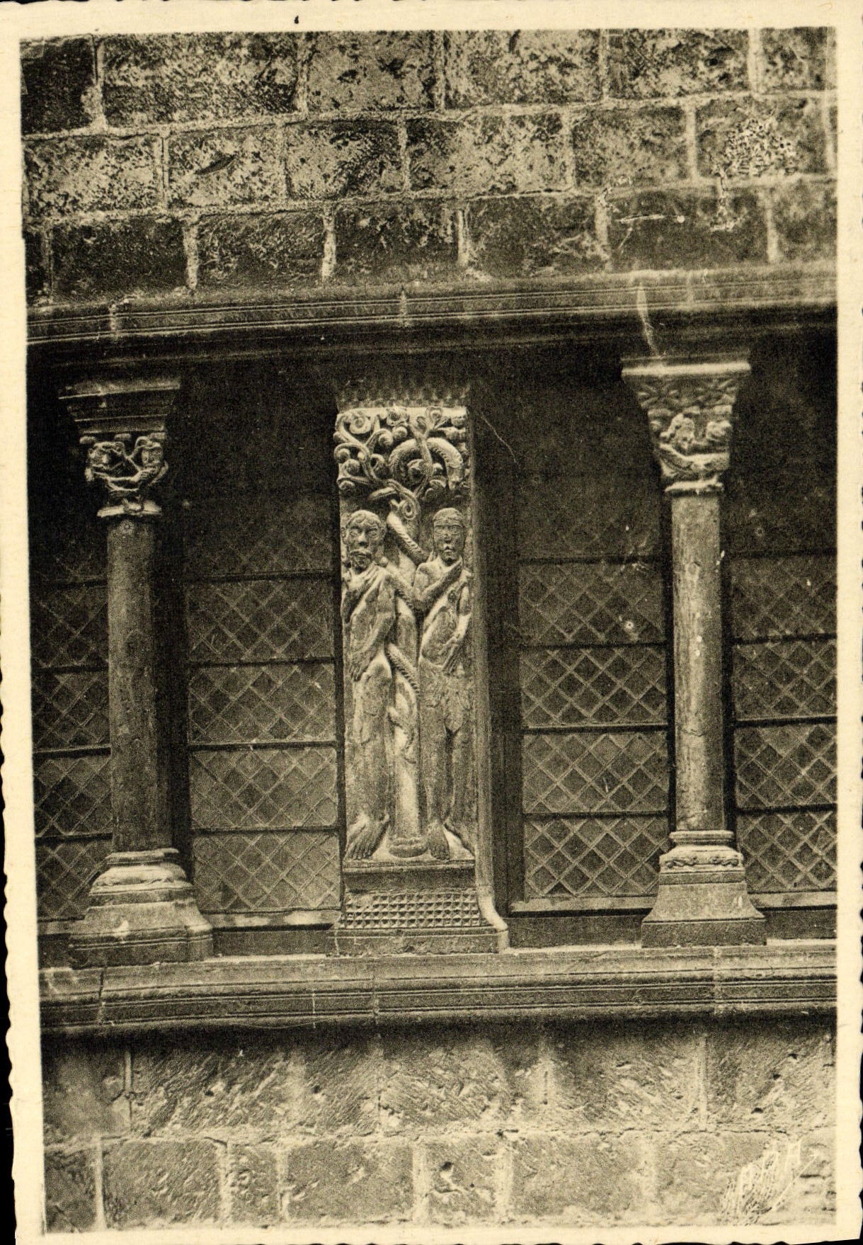 CPA Le Tarn Et Illustre St Antonin Noble Val Facade Du Monument Adam Et Eve