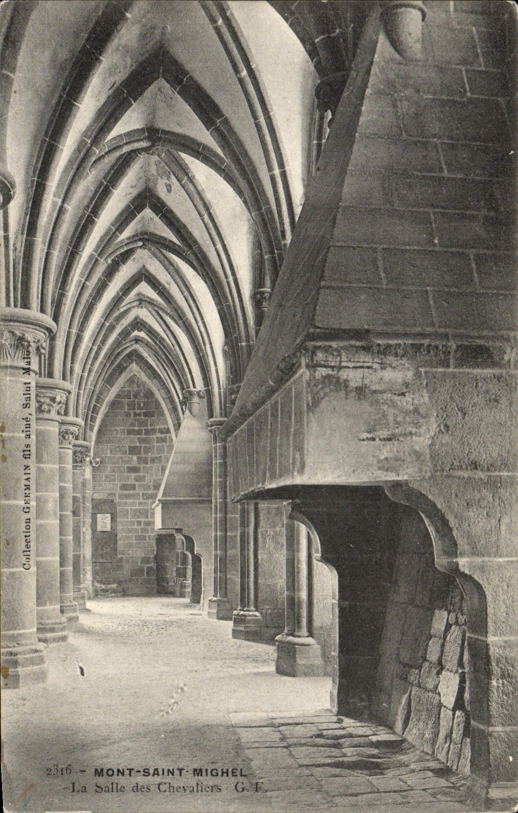 CPA Mont Saint Michel La Salle Des Chevaliers