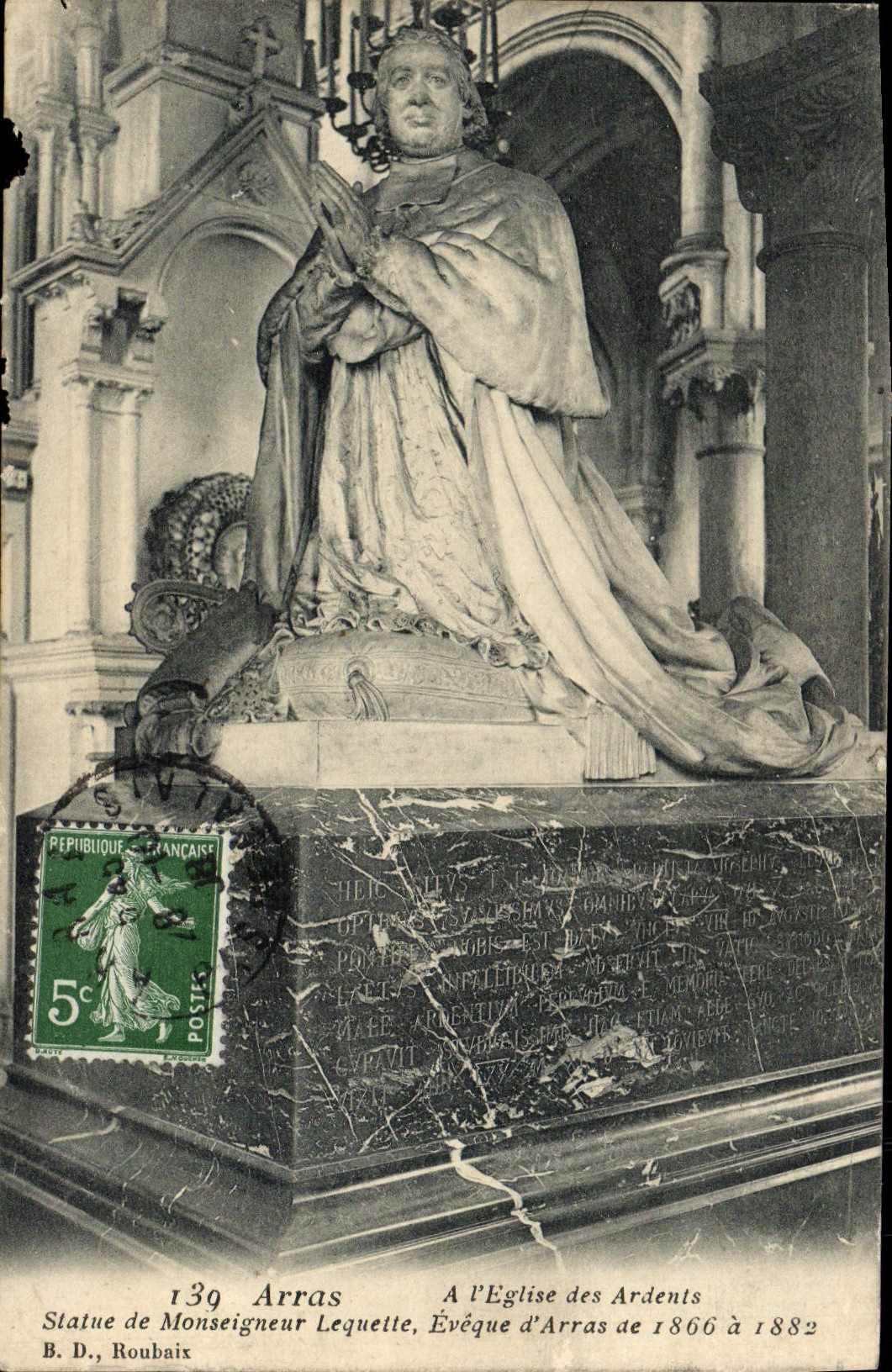 CPA Arras A l'Eglise Des Ardents Statue De Monseigneur Lequelle Eveque d'Arras