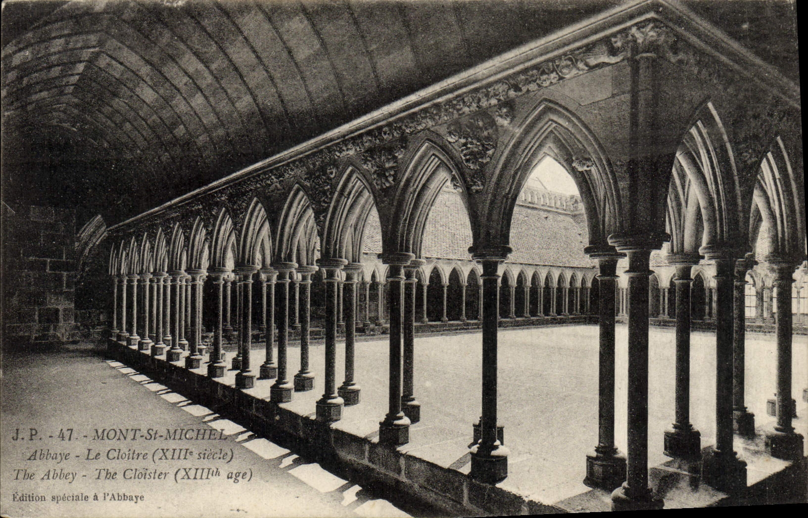 CPA Mont St Michel Abbaye Le Cloitre