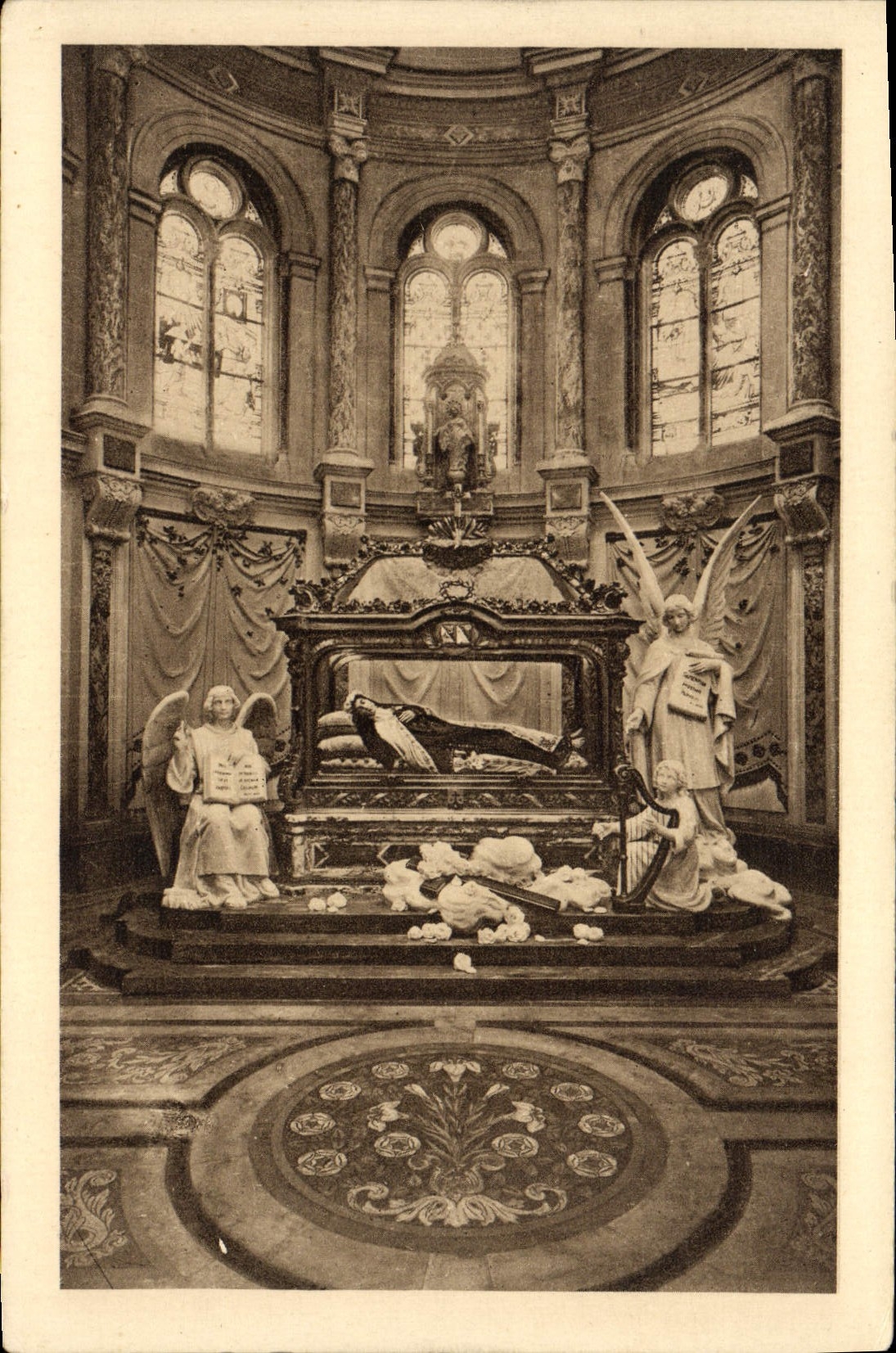 Chapelle et Châsse de Sainte Thérèse de l'Enfant-Jésus — éditeur non visible — n° de série 10
