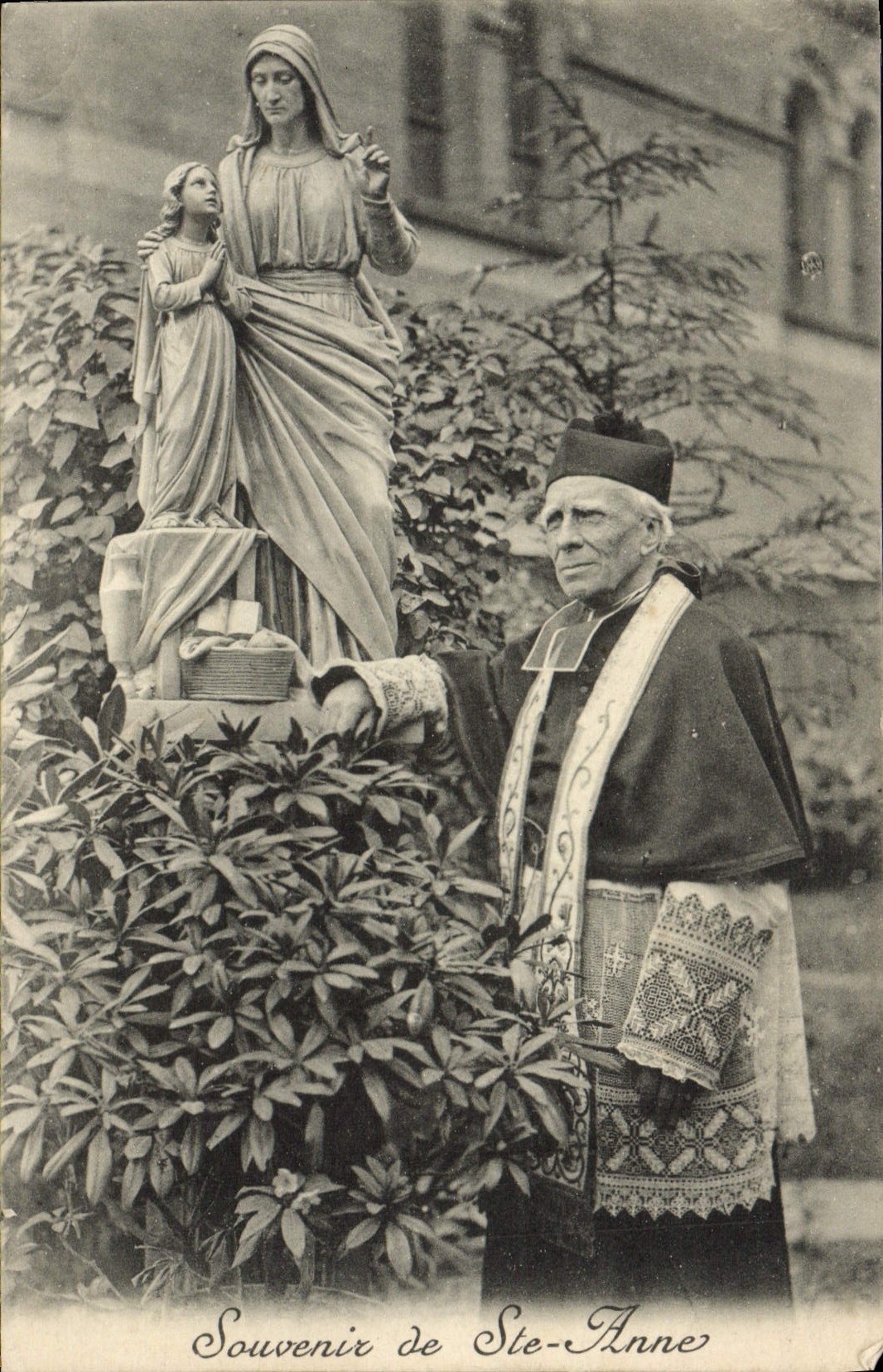 Statue de Sainte-Anne — Souvenir de Ste-Anne — Éditeur non identifié