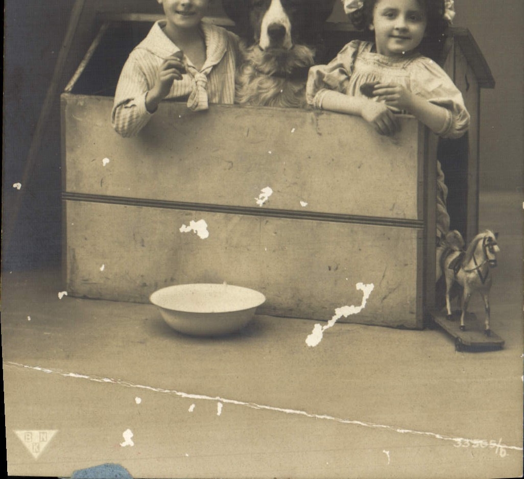 CPA Fantaisie Enfants Chiens