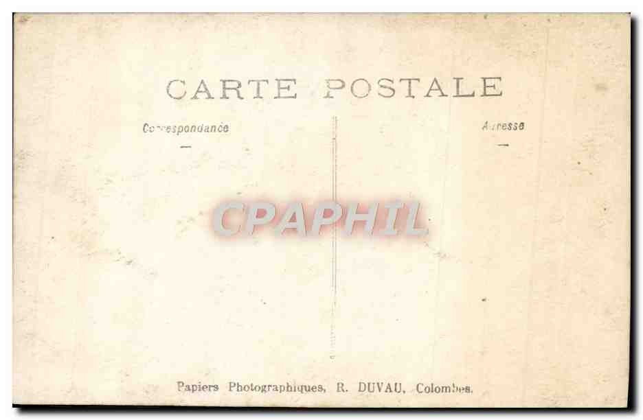 Famille en jardin — trois personnes devant un portail — Papiers Photographiques, R. DUVAU, Colombes. — Verso