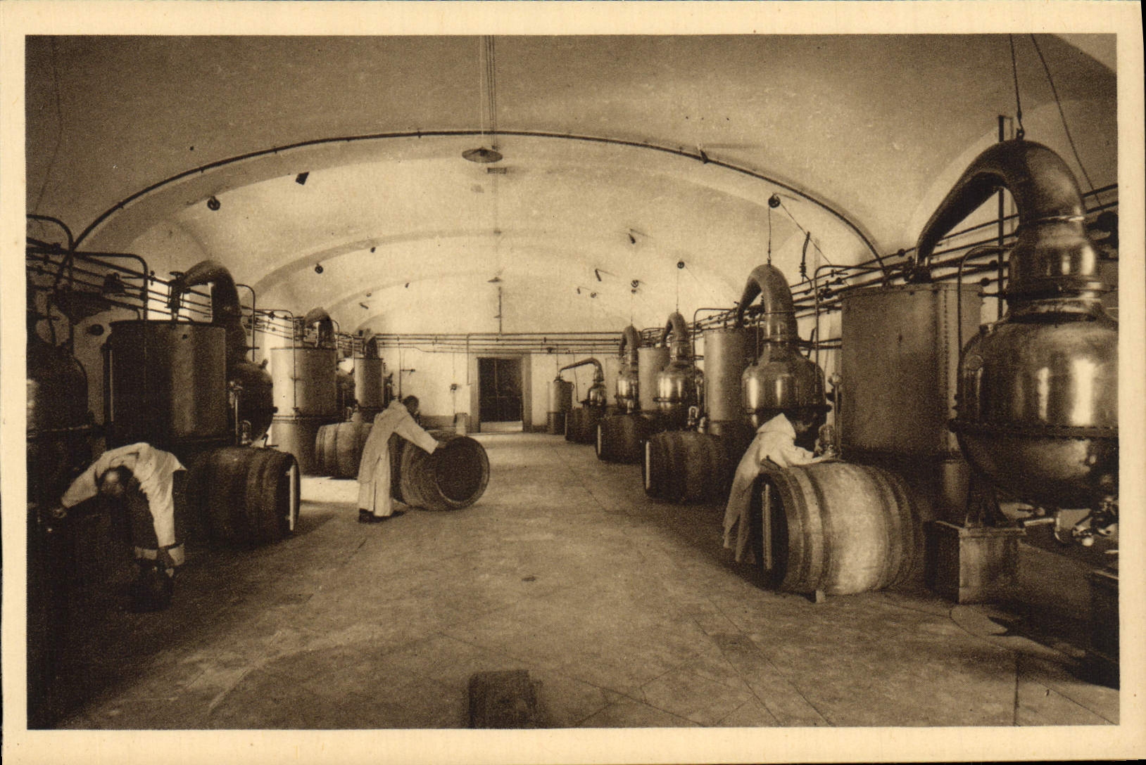 Usine de distillation — Fabrication de la Grande Chartreuse — Édition de la Compagnie Française de la Grande Chartreuse