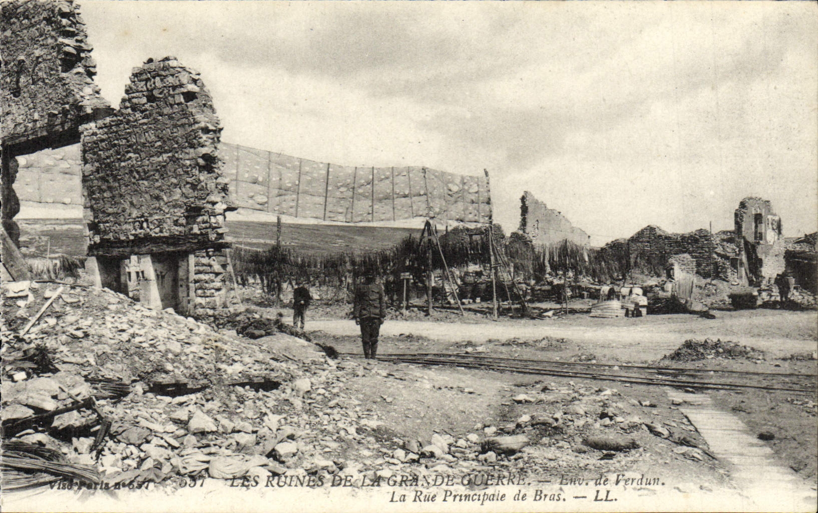 Les Ruines de la Grande Guerre — La Rue Principale de Bras — Env. de Verdun — Vise Paris n°637