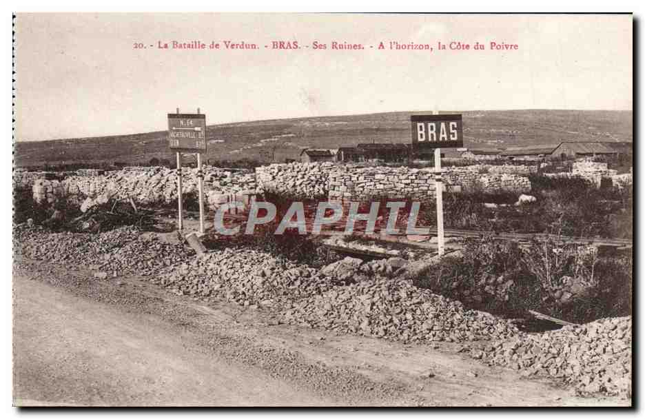 La Bataille de Verdun - BRAS - Ses Ruines - À l'horizon, la Côte du Poivre