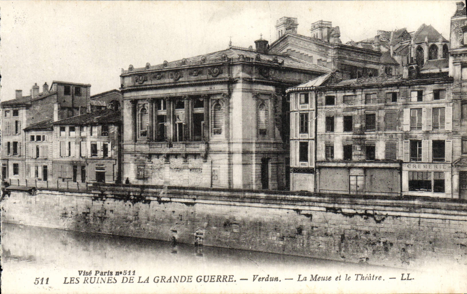 CPA Les Ruines De La Grande Guerre Verdun La Meuse et le theatre Militaria