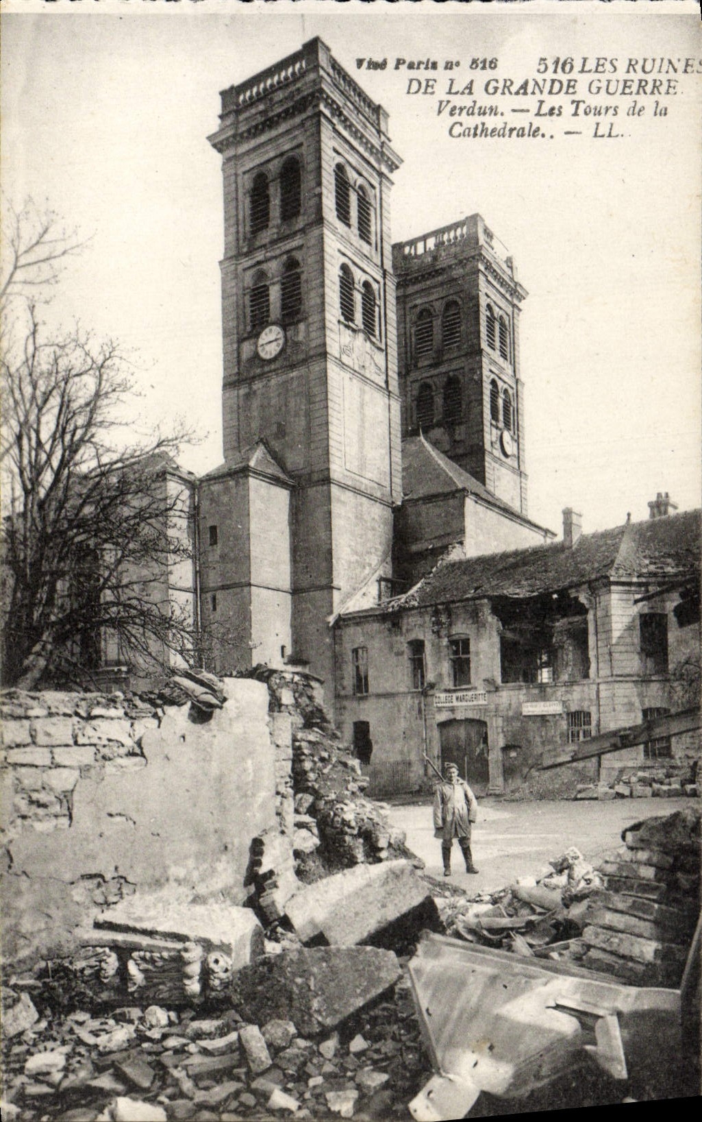 CPA Les Ruines De La Grand Guerre Verdun Les tours de la cathedrale Militaria