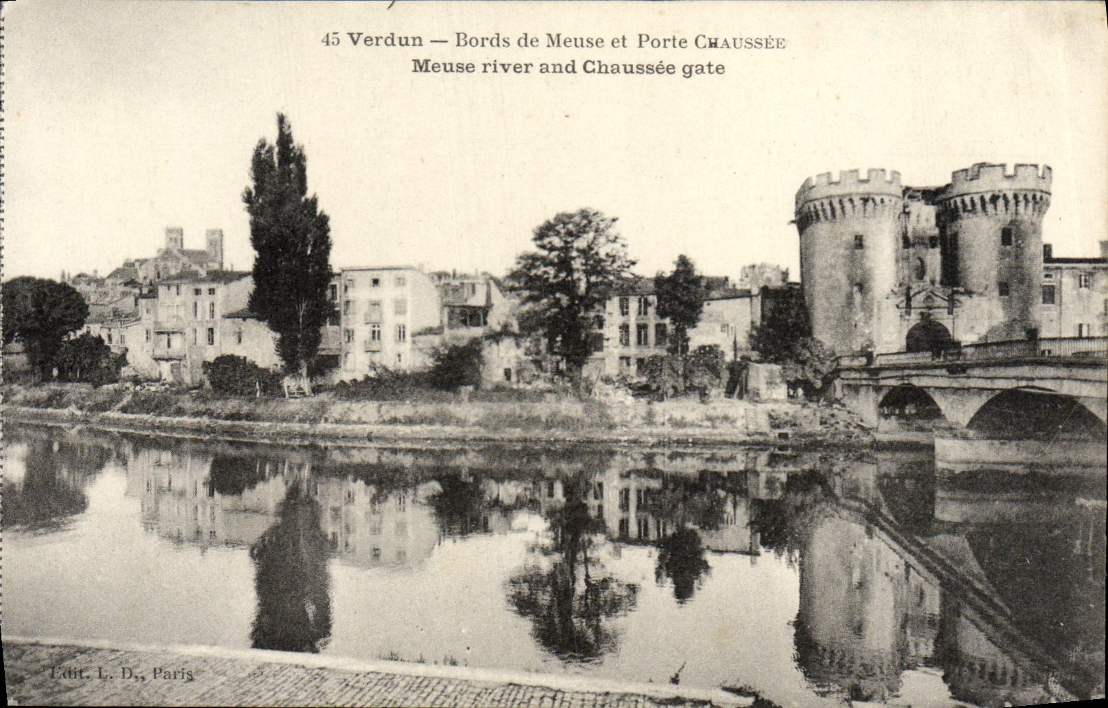 CPA Verdun Bords de Meuse et Porte Chausse Militaria