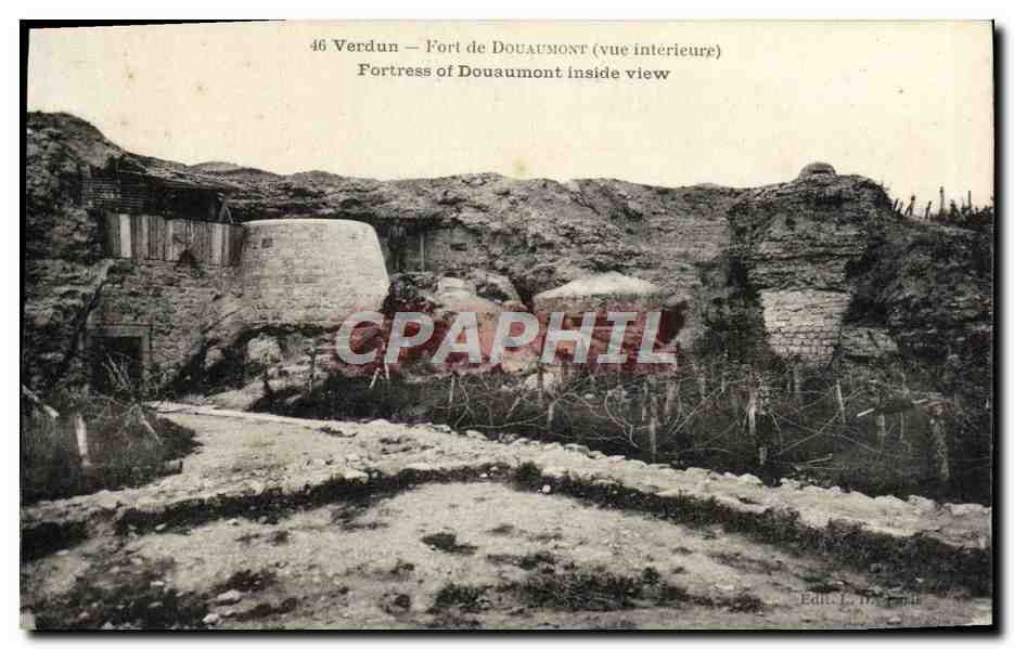 CPA Verdun Fort de Douaumont Vue interieure Militaria
